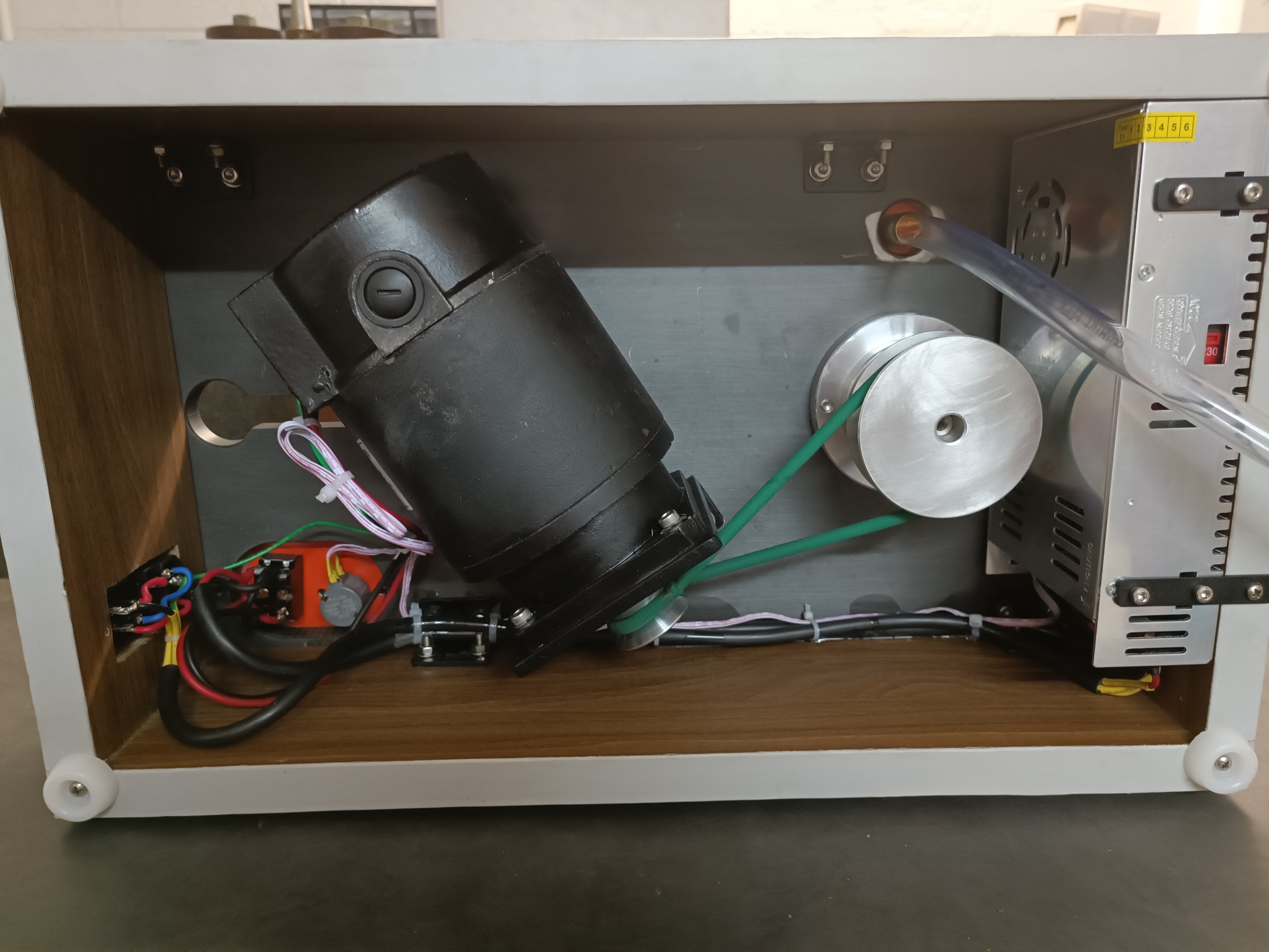 A look underneath the  SOM base 