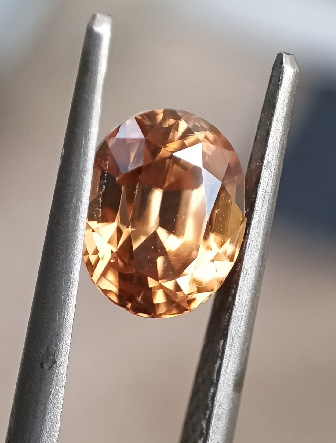Zircon oval